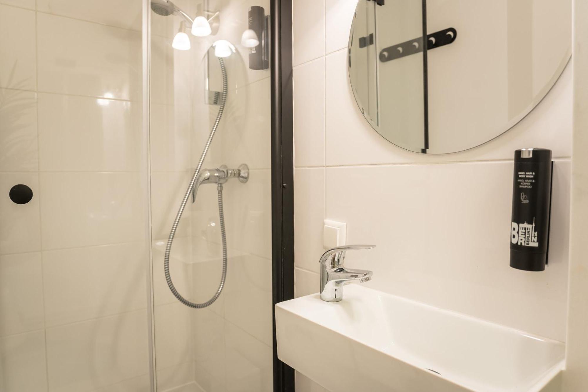Spacious 1-Bedroom Apartment In Kreuzberg Berlin Zewnętrze zdjęcie