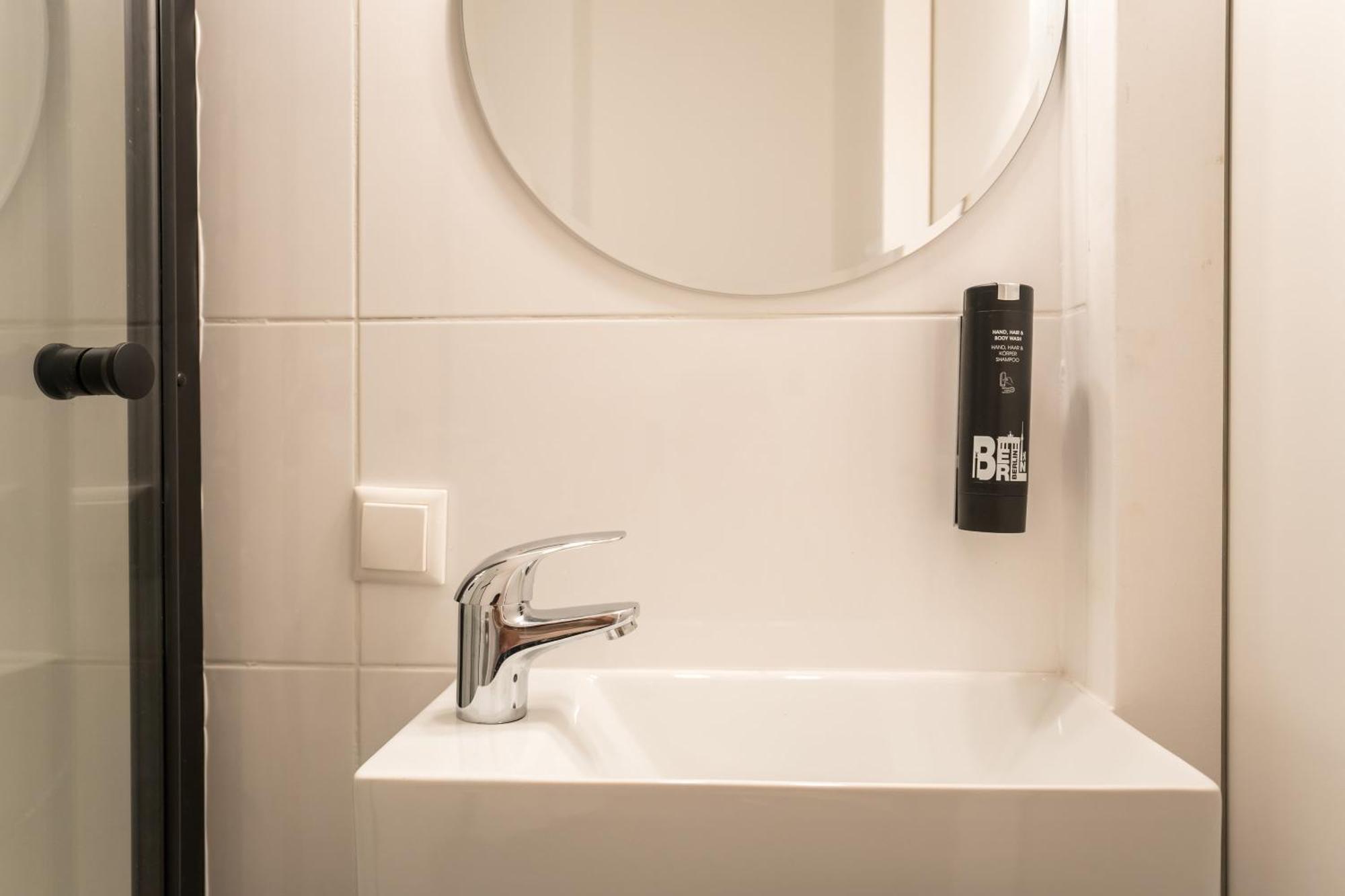 Spacious 1-Bedroom Apartment In Kreuzberg Berlin Zewnętrze zdjęcie